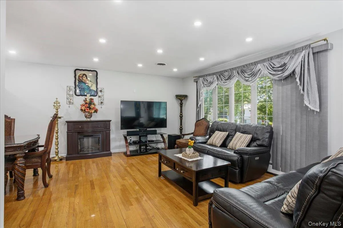 1 Saddle Lane, Clarkstown, NY, 4 Bedrooms Bedrooms, 8 Rooms Rooms,2 BathroomsBathrooms,Residential,For Rent,Saddle,0,1012173 1 Saddle Lane, Clarkstown, NY, 4 Bedrooms Bedrooms, 8 Rooms Rooms,2 BathroomsBathrooms,Residential,For Rent,Saddle,0,1012173