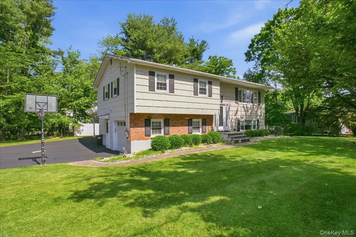 1 Saddle Lane, Clarkstown, NY, 4 Bedrooms Bedrooms, 8 Rooms Rooms,2 BathroomsBathrooms,Residential,For Rent,Saddle,0,1012173 1 Saddle Lane, Clarkstown, NY, 4 Bedrooms Bedrooms, 8 Rooms Rooms,2 BathroomsBathrooms,Residential,For Rent,Saddle,0,1012173