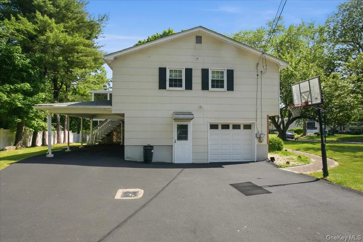 1 Saddle Lane, Clarkstown, NY, 4 Bedrooms Bedrooms, 8 Rooms Rooms,2 BathroomsBathrooms,Residential,For Rent,Saddle,0,1012173 1 Saddle Lane, Clarkstown, NY, 4 Bedrooms Bedrooms, 8 Rooms Rooms,2 BathroomsBathrooms,Residential,For Rent,Saddle,0,1012173