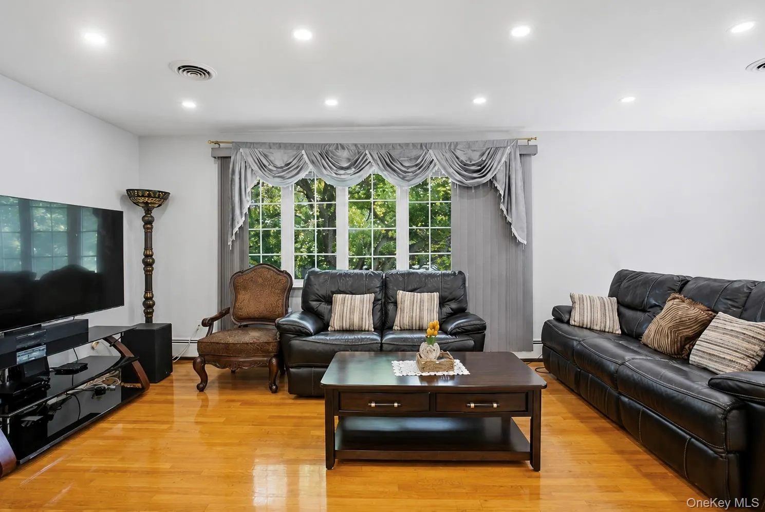 1 Saddle Lane, Clarkstown, NY, 4 Bedrooms Bedrooms, 8 Rooms Rooms,2 BathroomsBathrooms,Residential,For Rent,Saddle,0,1012173 1 Saddle Lane, Clarkstown, NY, 4 Bedrooms Bedrooms, 8 Rooms Rooms,2 BathroomsBathrooms,Residential,For Rent,Saddle,0,1012173