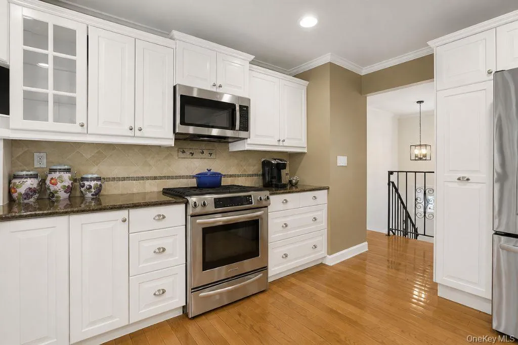 4 Flower Lane, Clarkstown, NY, 4 Bedrooms Bedrooms, 8 Rooms Rooms,2 BathroomsBathrooms,Residential,For Rent,Flower,0,1012174 4 Flower Lane, Clarkstown, NY, 4 Bedrooms Bedrooms, 8 Rooms Rooms,2 BathroomsBathrooms,Residential,For Rent,Flower,0,1012174