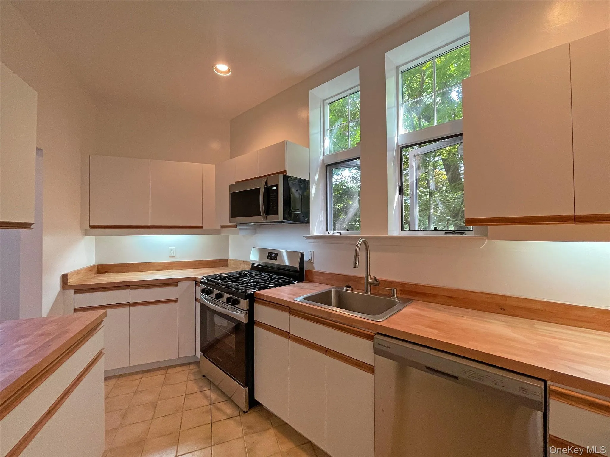 55 Hartsdale Avenue, Greenburgh, NY, 1 Bedroom Bedrooms, 3 Rooms Rooms,1 BathroomBathrooms,Residential,For Rent,Hartsdale,0,1012180 55 Hartsdale Avenue, Greenburgh, NY, 1 Bedroom Bedrooms, 3 Rooms Rooms,1 BathroomBathrooms,Residential,For Rent,Hartsdale,0,1012180