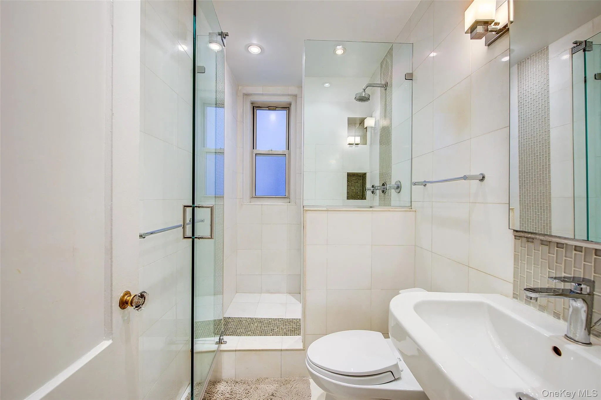 34-39 82nd Street, New York, NY, 2 Bedrooms Bedrooms, 5 Rooms Rooms,1 BathroomBathrooms,Residential,For Rent,82nd,0,1012181 34-39 82nd Street, New York, NY, 2 Bedrooms Bedrooms, 5 Rooms Rooms,1 BathroomBathrooms,Residential,For Rent,82nd,0,1012181
