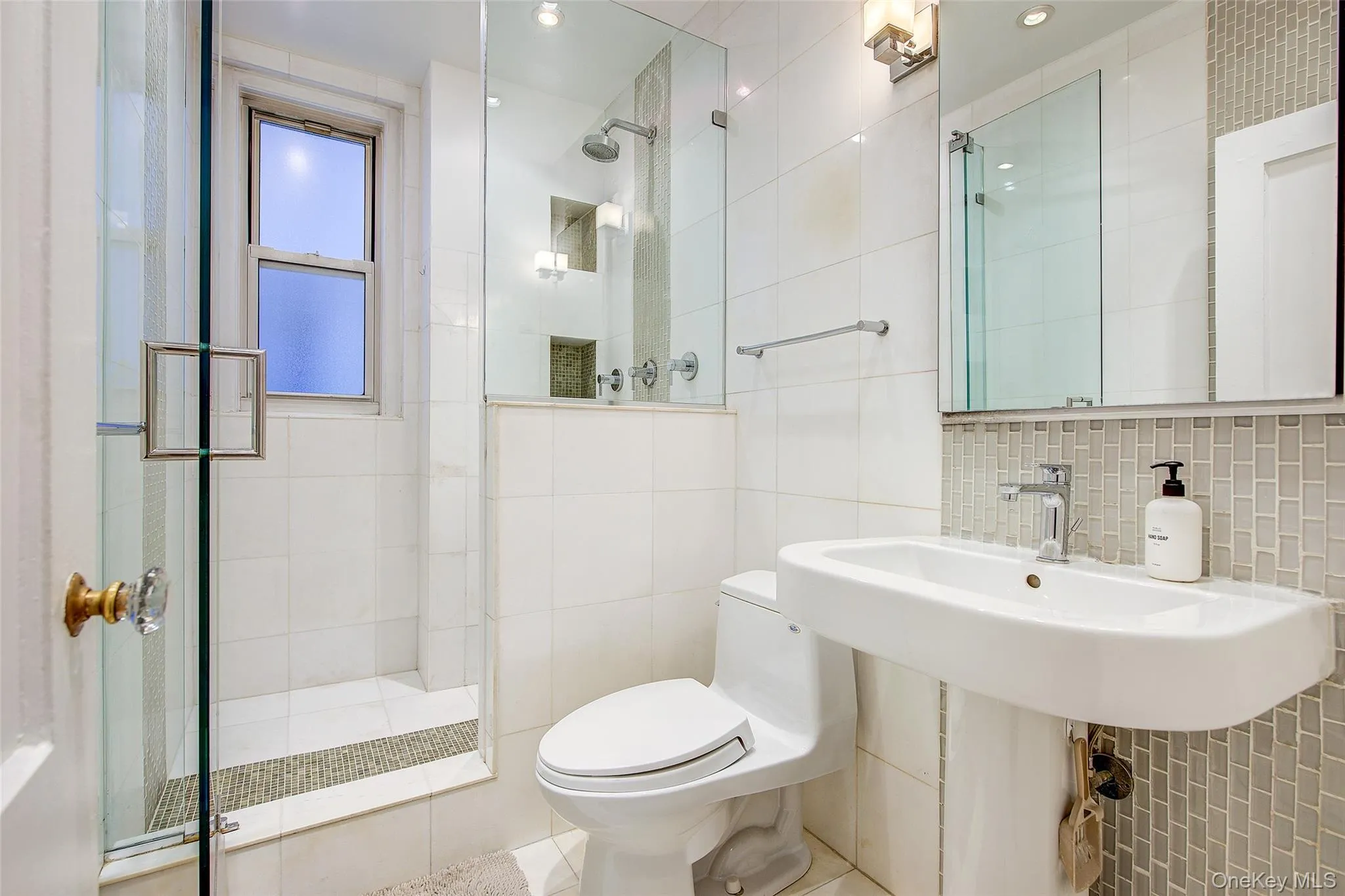 34-39 82nd Street, New York, NY, 2 Bedrooms Bedrooms, 5 Rooms Rooms,1 BathroomBathrooms,Residential,For Rent,82nd,0,1012181 34-39 82nd Street, New York, NY, 2 Bedrooms Bedrooms, 5 Rooms Rooms,1 BathroomBathrooms,Residential,For Rent,82nd,0,1012181