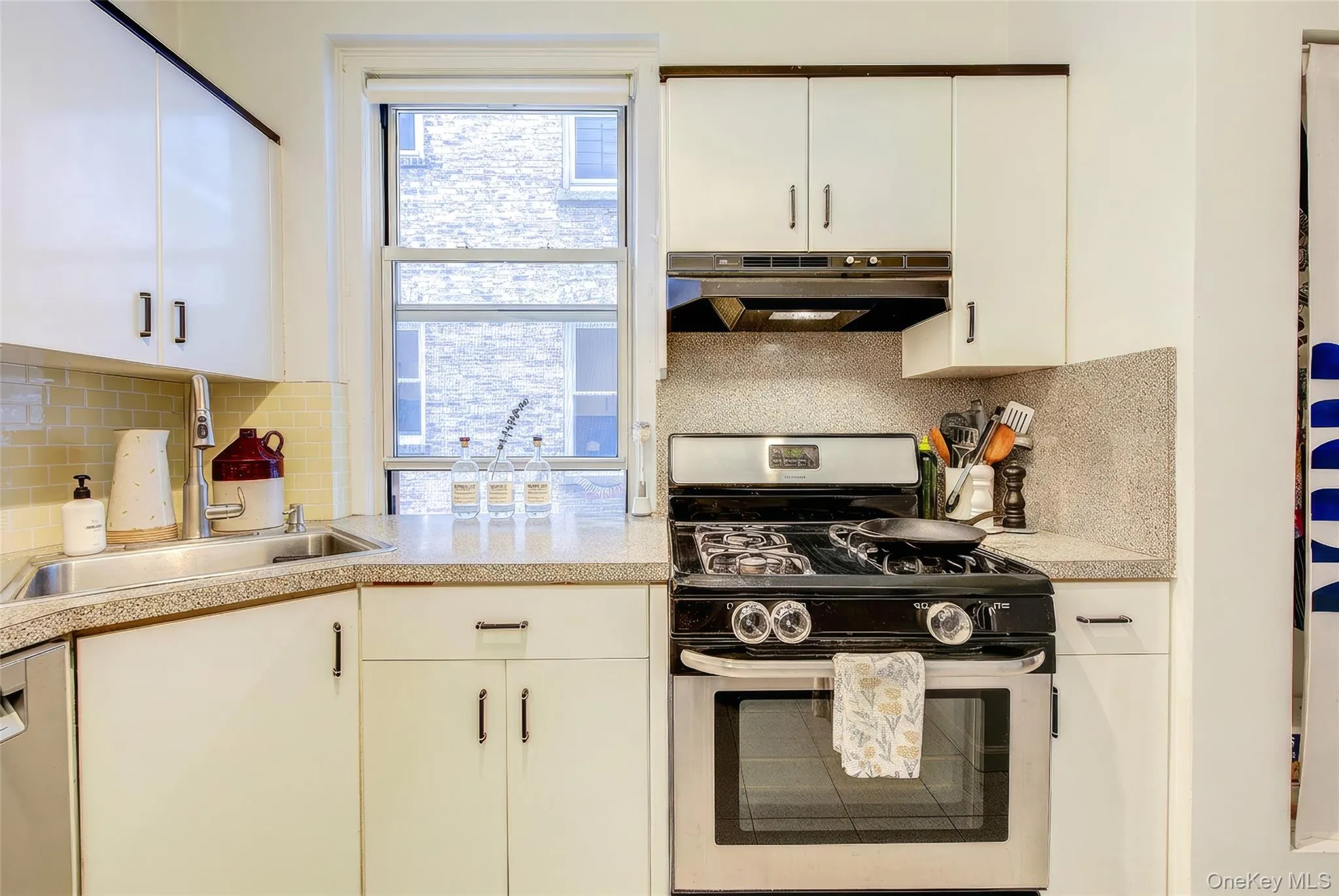 34-39 82nd Street, New York, NY, 2 Bedrooms Bedrooms, 5 Rooms Rooms,1 BathroomBathrooms,Residential,For Rent,82nd,0,1012181 34-39 82nd Street, New York, NY, 2 Bedrooms Bedrooms, 5 Rooms Rooms,1 BathroomBathrooms,Residential,For Rent,82nd,0,1012181