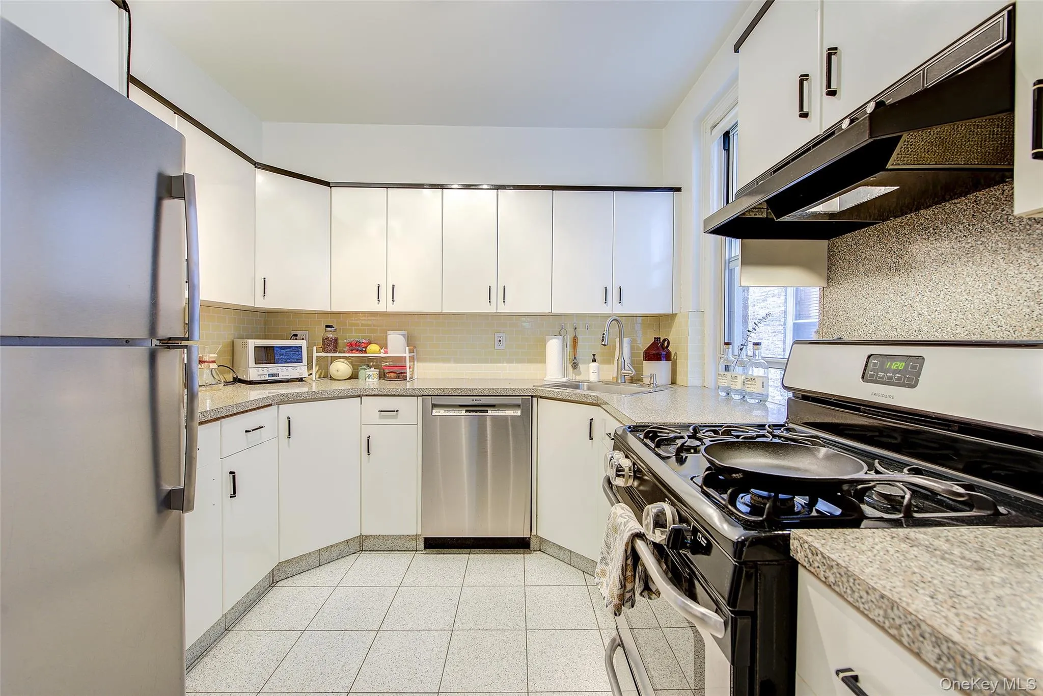 34-39 82nd Street, New York, NY, 2 Bedrooms Bedrooms, 5 Rooms Rooms,1 BathroomBathrooms,Residential,For Rent,82nd,0,1012181 34-39 82nd Street, New York, NY, 2 Bedrooms Bedrooms, 5 Rooms Rooms,1 BathroomBathrooms,Residential,For Rent,82nd,0,1012181