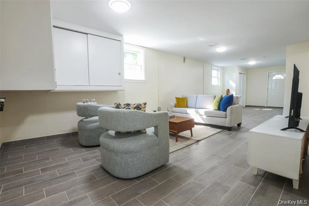 25 Van Duzen Place, Eastchester, NY, 5 Bedrooms Bedrooms, 10 Rooms Rooms,3 BathroomsBathrooms,Residential Lease,For Rent,Van Duzen,0,1012184 25 Van Duzen Place, Eastchester, NY, 5 Bedrooms Bedrooms, 10 Rooms Rooms,3 BathroomsBathrooms,Residential Lease,For Rent,Van Duzen,0,1012184