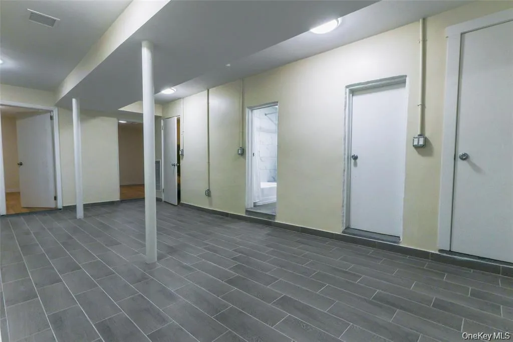 25 Van Duzen Place, Eastchester, NY, 5 Bedrooms Bedrooms, 10 Rooms Rooms,3 BathroomsBathrooms,Residential Lease,For Rent,Van Duzen,0,1012184 25 Van Duzen Place, Eastchester, NY, 5 Bedrooms Bedrooms, 10 Rooms Rooms,3 BathroomsBathrooms,Residential Lease,For Rent,Van Duzen,0,1012184