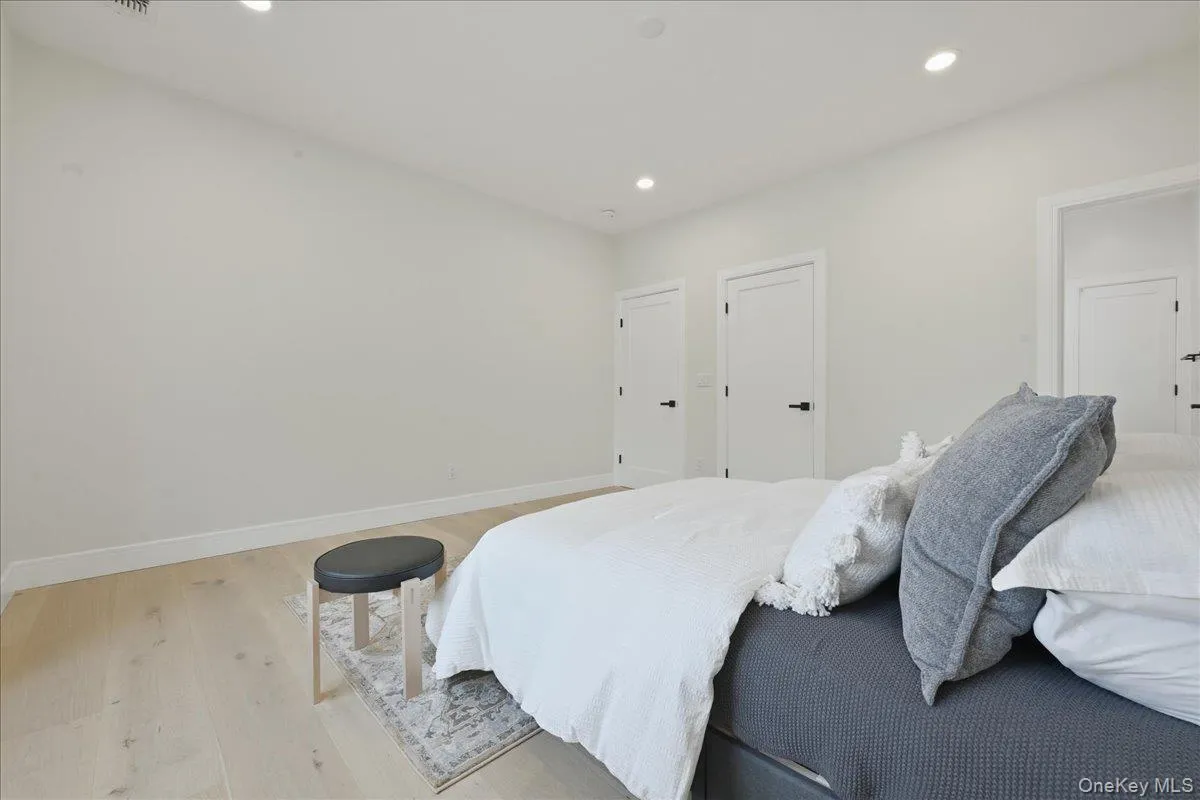 24 Middle Lane, Hempstead, NY, 5 Bedrooms Bedrooms, 8 Rooms Rooms,5 BathroomsBathrooms,Residential,For Rent,Middle,0,1012186 24 Middle Lane, Hempstead, NY, 5 Bedrooms Bedrooms, 8 Rooms Rooms,5 BathroomsBathrooms,Residential,For Rent,Middle,0,1012186