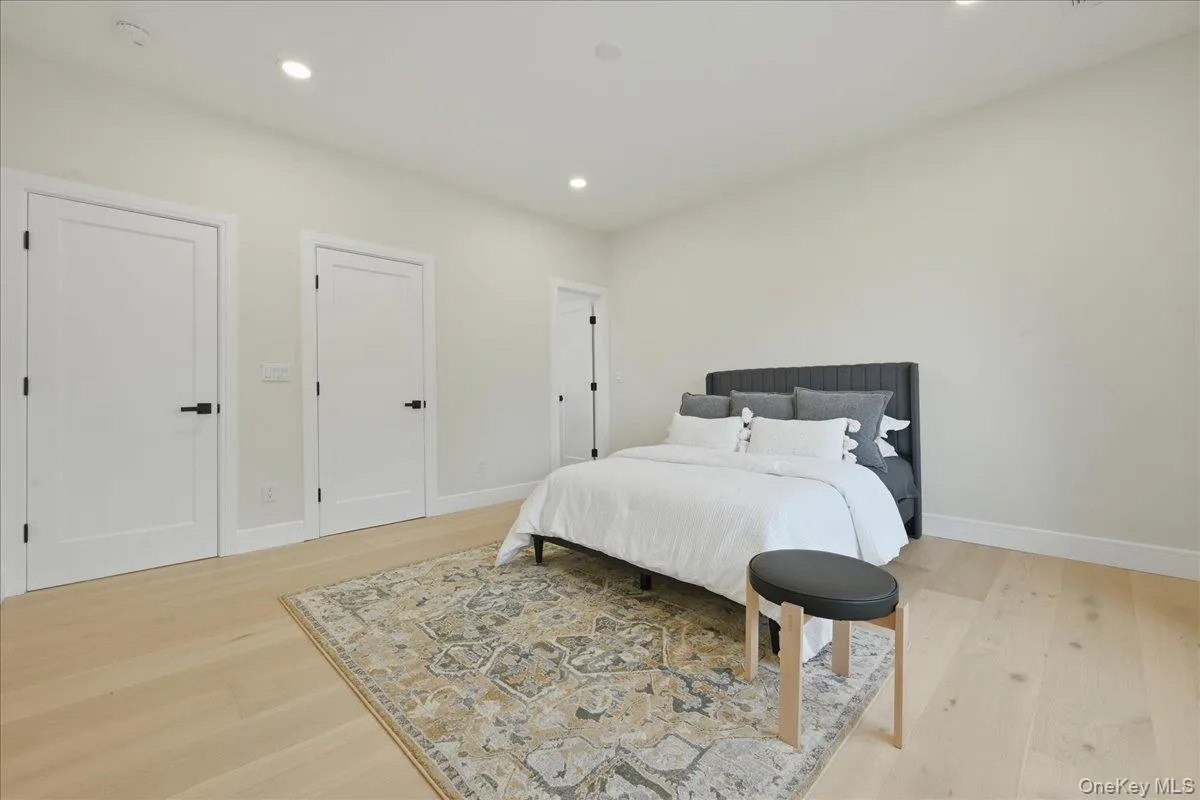 24 Middle Lane, Hempstead, NY, 5 Bedrooms Bedrooms, 8 Rooms Rooms,5 BathroomsBathrooms,Residential,For Rent,Middle,0,1012186 24 Middle Lane, Hempstead, NY, 5 Bedrooms Bedrooms, 8 Rooms Rooms,5 BathroomsBathrooms,Residential,For Rent,Middle,0,1012186
