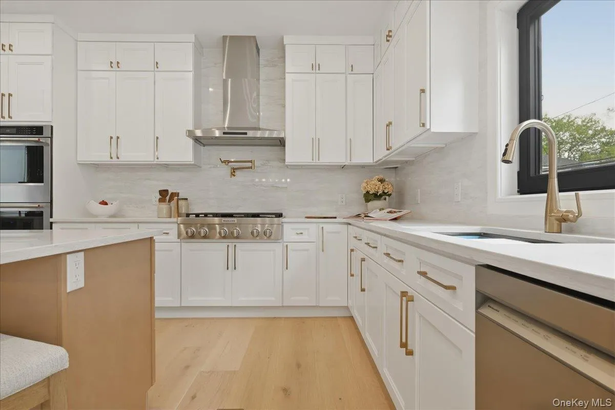 24 Middle Lane, Hempstead, NY, 5 Bedrooms Bedrooms, 8 Rooms Rooms,5 BathroomsBathrooms,Residential,For Rent,Middle,0,1012186 24 Middle Lane, Hempstead, NY, 5 Bedrooms Bedrooms, 8 Rooms Rooms,5 BathroomsBathrooms,Residential,For Rent,Middle,0,1012186