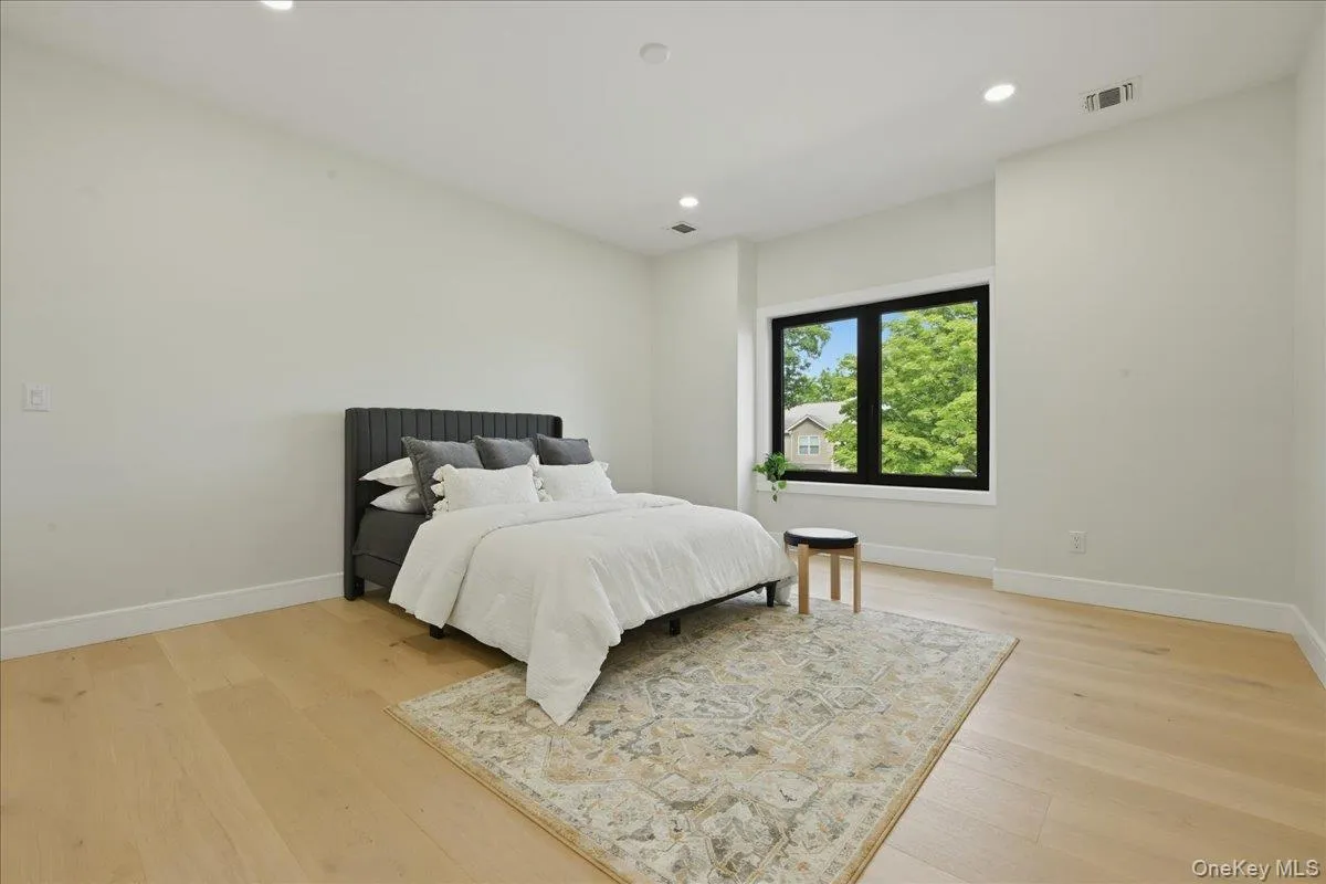 24 Middle Lane, Hempstead, NY, 5 Bedrooms Bedrooms, 8 Rooms Rooms,5 BathroomsBathrooms,Residential,For Rent,Middle,0,1012186 24 Middle Lane, Hempstead, NY, 5 Bedrooms Bedrooms, 8 Rooms Rooms,5 BathroomsBathrooms,Residential,For Rent,Middle,0,1012186