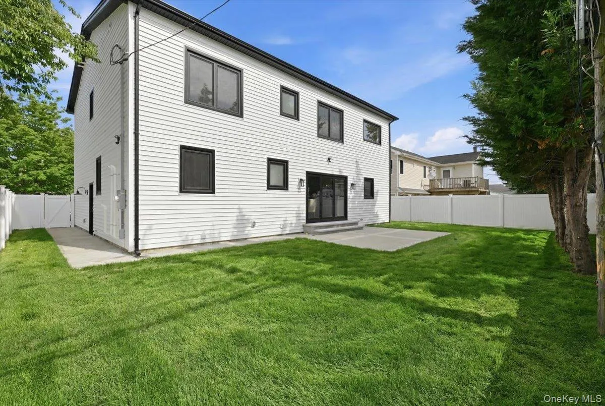 24 Middle Lane, Hempstead, NY, 5 Bedrooms Bedrooms, 8 Rooms Rooms,5 BathroomsBathrooms,Residential,For Rent,Middle,0,1012186 24 Middle Lane, Hempstead, NY, 5 Bedrooms Bedrooms, 8 Rooms Rooms,5 BathroomsBathrooms,Residential,For Rent,Middle,0,1012186