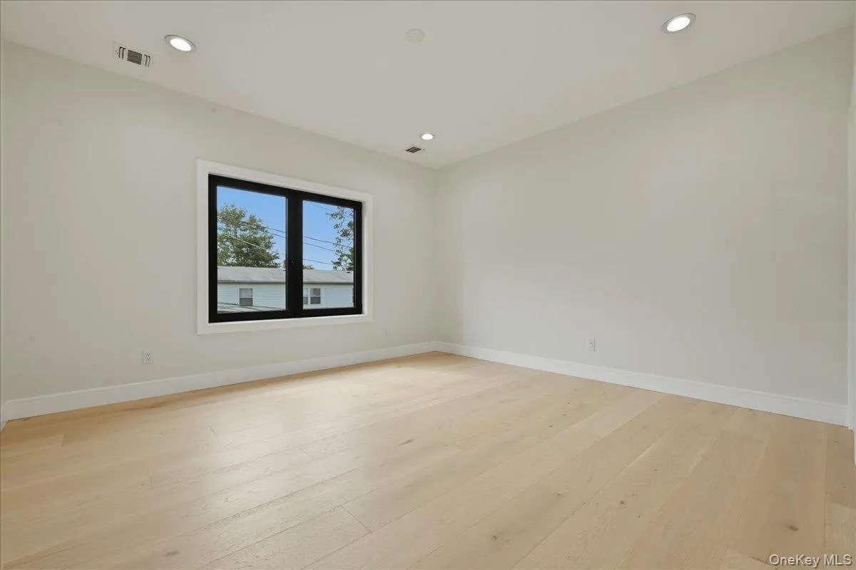 24 Middle Lane, Hempstead, NY, 5 Bedrooms Bedrooms, 8 Rooms Rooms,5 BathroomsBathrooms,Residential,For Rent,Middle,0,1012186 24 Middle Lane, Hempstead, NY, 5 Bedrooms Bedrooms, 8 Rooms Rooms,5 BathroomsBathrooms,Residential,For Rent,Middle,0,1012186