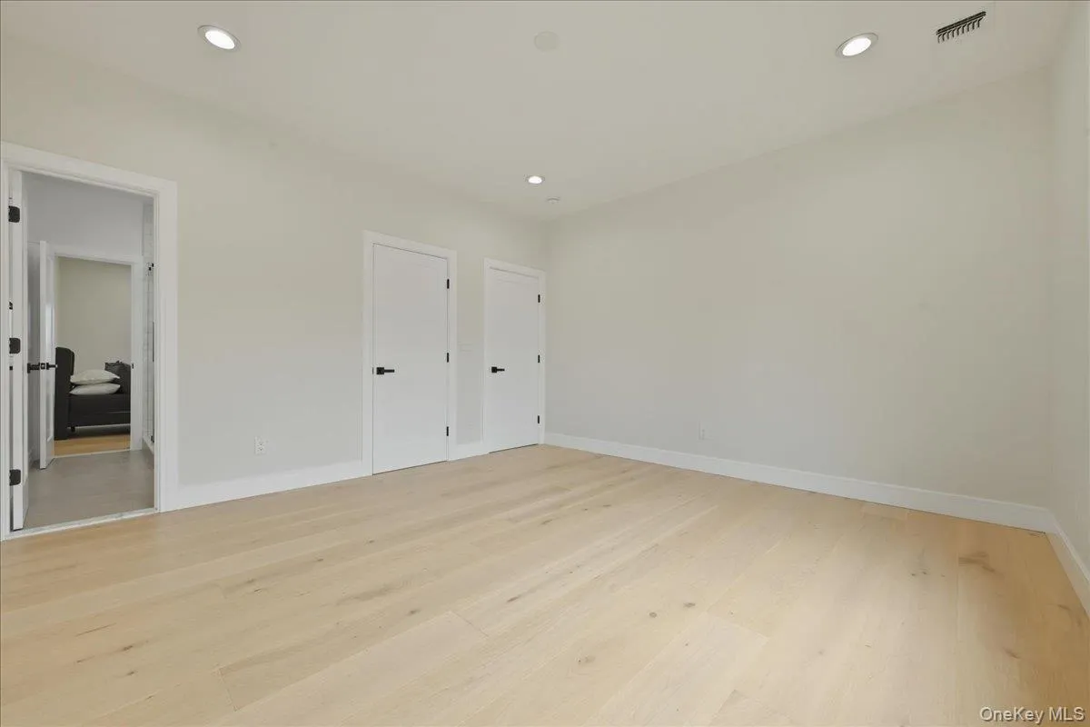 24 Middle Lane, Hempstead, NY, 5 Bedrooms Bedrooms, 8 Rooms Rooms,5 BathroomsBathrooms,Residential,For Rent,Middle,0,1012186 24 Middle Lane, Hempstead, NY, 5 Bedrooms Bedrooms, 8 Rooms Rooms,5 BathroomsBathrooms,Residential,For Rent,Middle,0,1012186