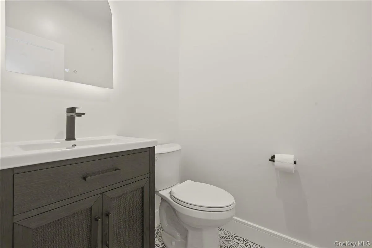 24 Middle Lane, Hempstead, NY, 5 Bedrooms Bedrooms, 8 Rooms Rooms,5 BathroomsBathrooms,Residential,For Rent,Middle,0,1012186 24 Middle Lane, Hempstead, NY, 5 Bedrooms Bedrooms, 8 Rooms Rooms,5 BathroomsBathrooms,Residential,For Rent,Middle,0,1012186