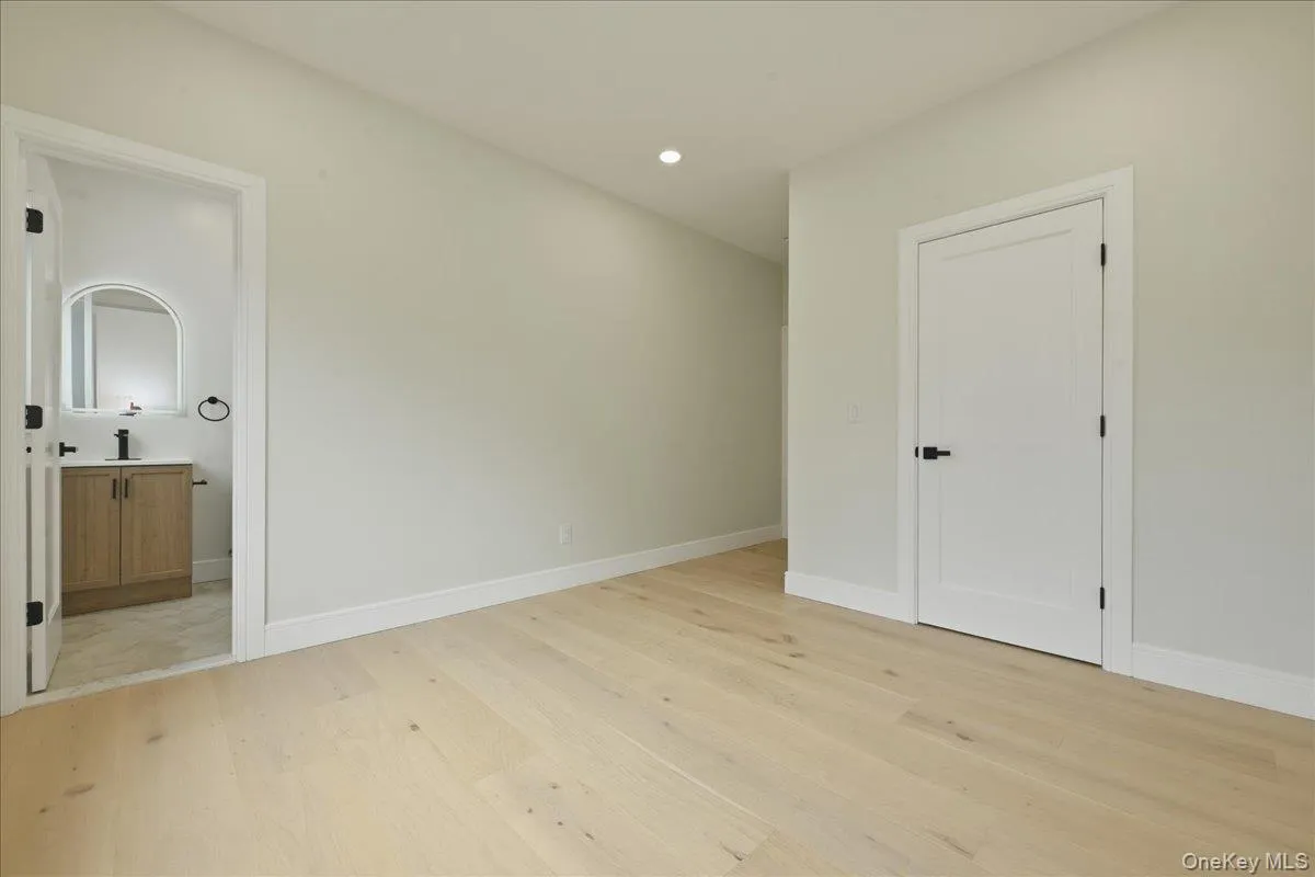 24 Middle Lane, Hempstead, NY, 5 Bedrooms Bedrooms, 8 Rooms Rooms,5 BathroomsBathrooms,Residential,For Rent,Middle,0,1012186 24 Middle Lane, Hempstead, NY, 5 Bedrooms Bedrooms, 8 Rooms Rooms,5 BathroomsBathrooms,Residential,For Rent,Middle,0,1012186