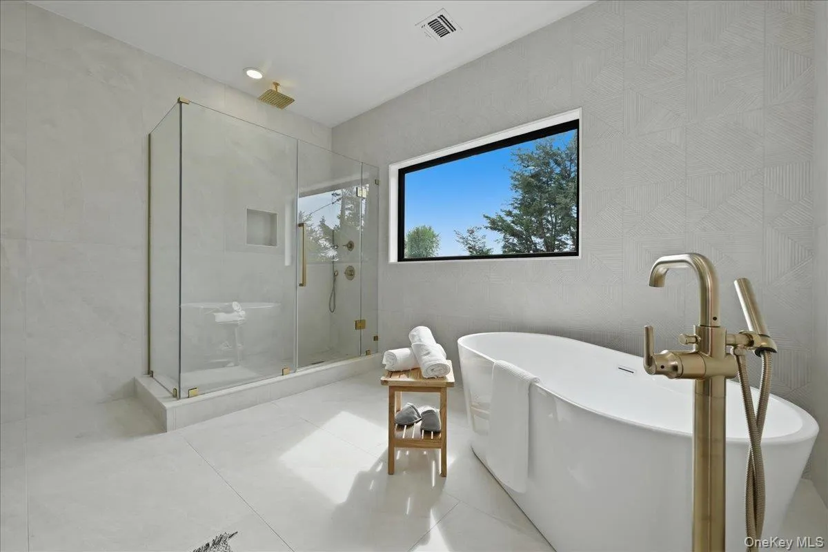 24 Middle Lane, Hempstead, NY, 5 Bedrooms Bedrooms, 8 Rooms Rooms,5 BathroomsBathrooms,Residential,For Rent,Middle,0,1012186 24 Middle Lane, Hempstead, NY, 5 Bedrooms Bedrooms, 8 Rooms Rooms,5 BathroomsBathrooms,Residential,For Rent,Middle,0,1012186
