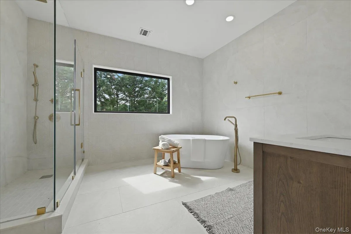 24 Middle Lane, Hempstead, NY, 5 Bedrooms Bedrooms, 8 Rooms Rooms,5 BathroomsBathrooms,Residential,For Rent,Middle,0,1012186 24 Middle Lane, Hempstead, NY, 5 Bedrooms Bedrooms, 8 Rooms Rooms,5 BathroomsBathrooms,Residential,For Rent,Middle,0,1012186