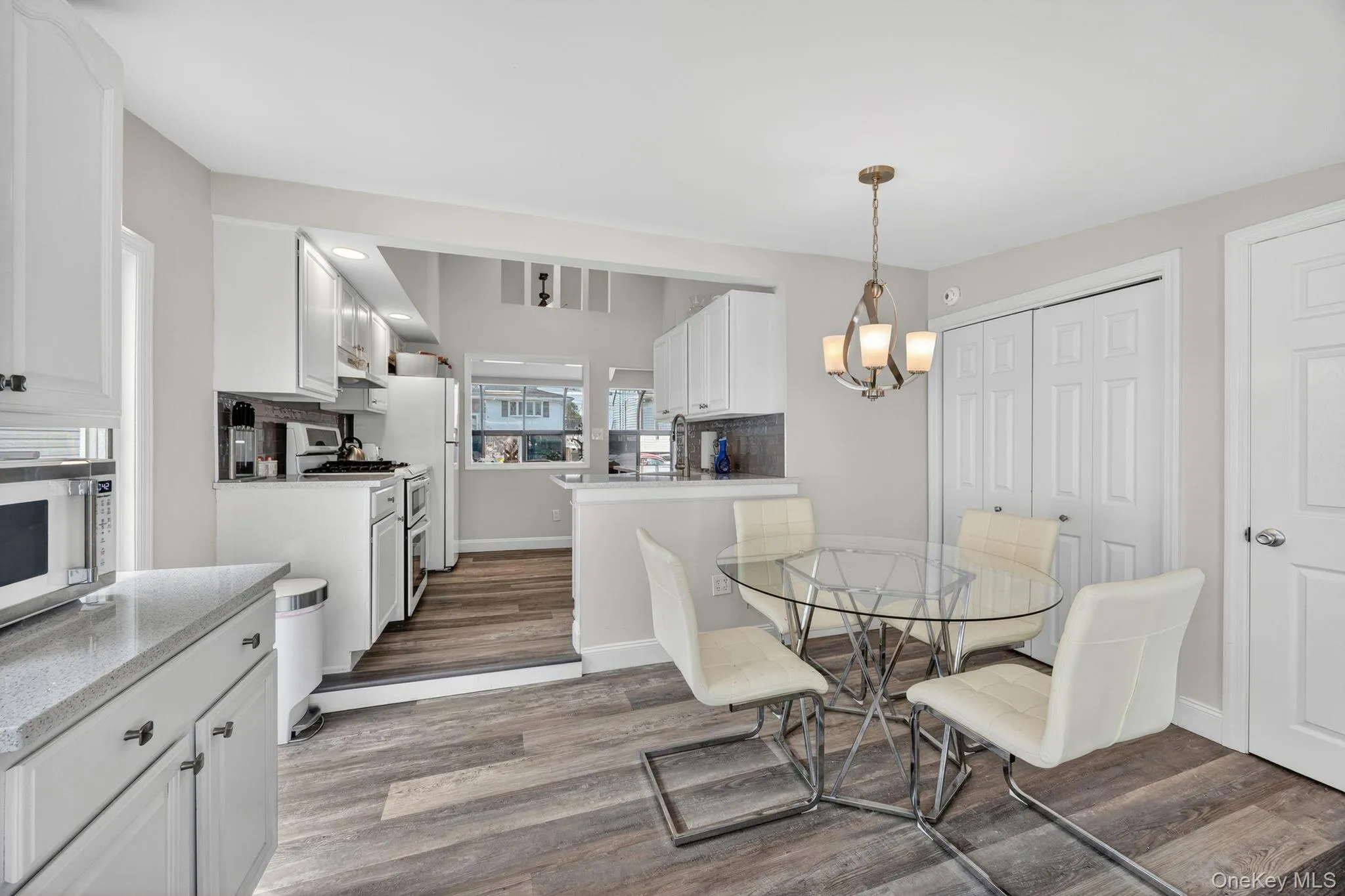 228 Clearwater Road, Babylon, NY, 2 Bedrooms Bedrooms, 6 Rooms Rooms,2 BathroomsBathrooms,Residential,For Rent,Clearwater,0,1012190 228 Clearwater Road, Babylon, NY, 2 Bedrooms Bedrooms, 6 Rooms Rooms,2 BathroomsBathrooms,Residential,For Rent,Clearwater,0,1012190