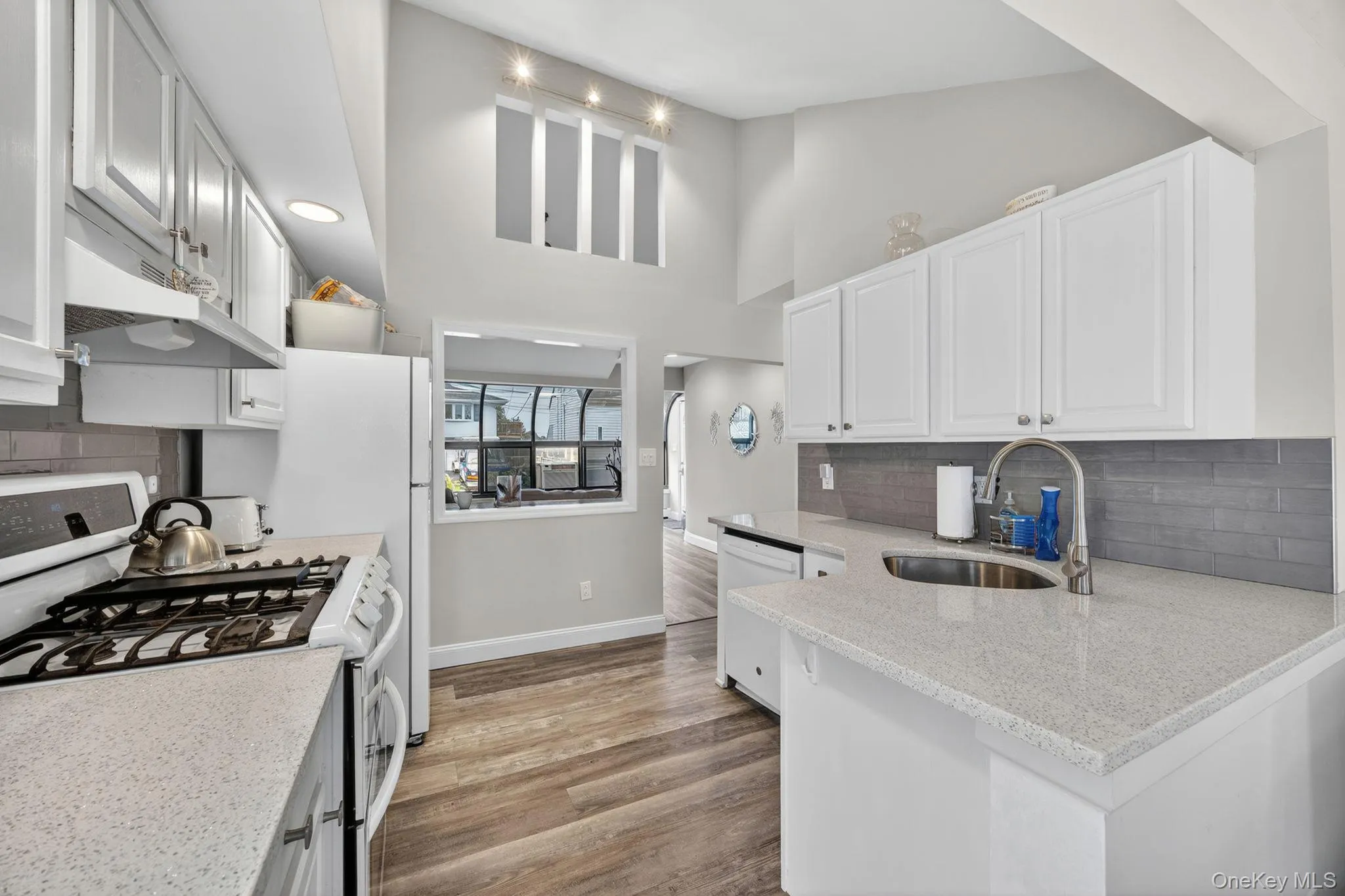 228 Clearwater Road, Babylon, NY, 2 Bedrooms Bedrooms, 6 Rooms Rooms,2 BathroomsBathrooms,Residential,For Rent,Clearwater,0,1012190 228 Clearwater Road, Babylon, NY, 2 Bedrooms Bedrooms, 6 Rooms Rooms,2 BathroomsBathrooms,Residential,For Rent,Clearwater,0,1012190