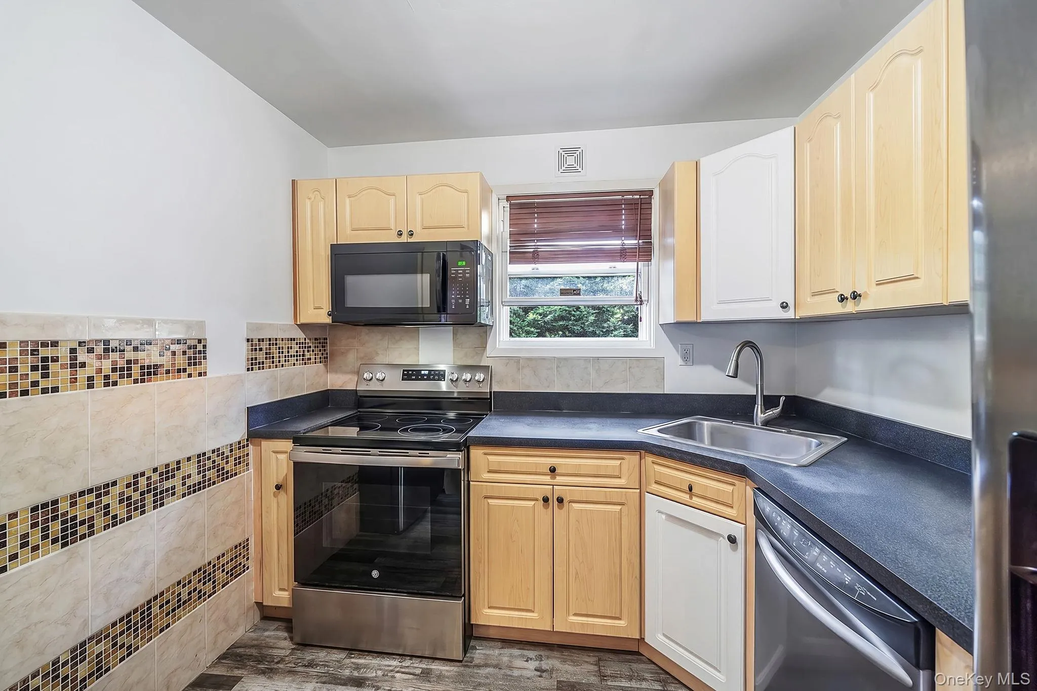 35 Oklahoma Avenue, Islip, NY, 4 Bedrooms Bedrooms, 9 Rooms Rooms,3 BathroomsBathrooms,Residential,For Rent,Oklahoma,0,1012198 35 Oklahoma Avenue, Islip, NY, 4 Bedrooms Bedrooms, 9 Rooms Rooms,3 BathroomsBathrooms,Residential,For Rent,Oklahoma,0,1012198