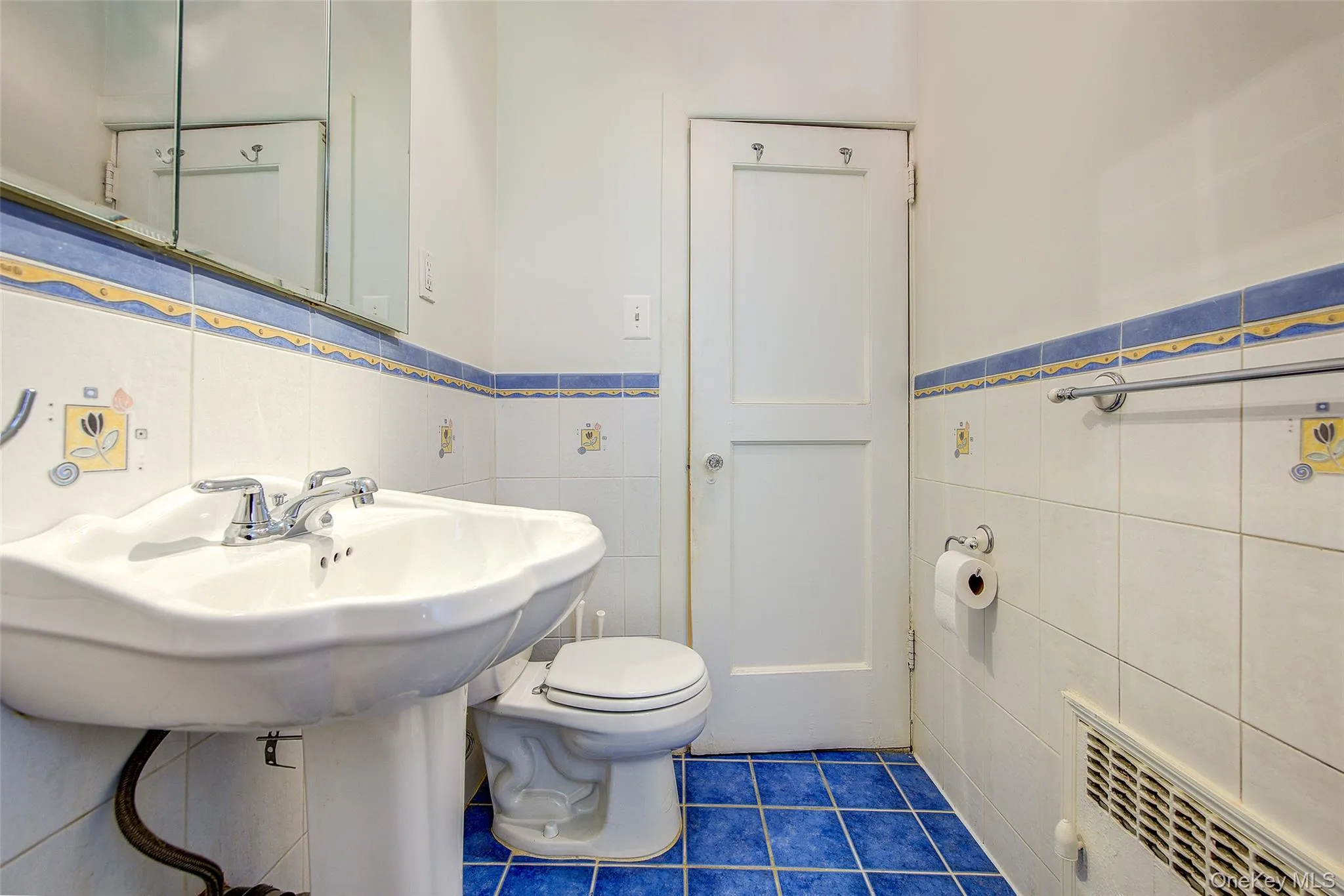 35-16 80th Street, New York, NY, 1 Bedroom Bedrooms, 3 Rooms Rooms,1 BathroomBathrooms,Residential,For Rent,80th,0,1012202 35-16 80th Street, New York, NY, 1 Bedroom Bedrooms, 3 Rooms Rooms,1 BathroomBathrooms,Residential,For Rent,80th,0,1012202