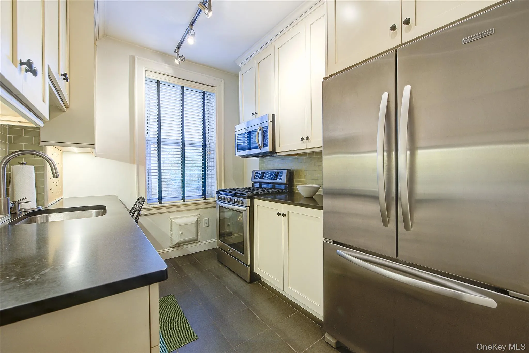 35-16 80th Street, New York, NY, 1 Bedroom Bedrooms, 3 Rooms Rooms,1 BathroomBathrooms,Residential,For Rent,80th,0,KEY1012202 35-16 80th Street, New York, NY, 1 Bedroom Bedrooms, 3 Rooms Rooms,1 BathroomBathrooms,Residential,For Rent,80th,0,KEY1012202