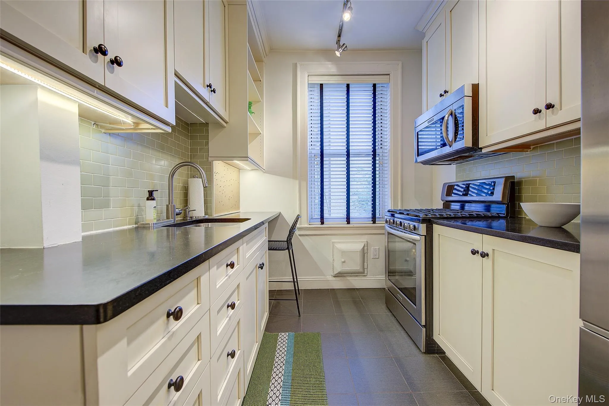 35-16 80th Street, New York, NY, 1 Bedroom Bedrooms, 3 Rooms Rooms,1 BathroomBathrooms,Residential,For Rent,80th,0,KEY1012202 35-16 80th Street, New York, NY, 1 Bedroom Bedrooms, 3 Rooms Rooms,1 BathroomBathrooms,Residential,For Rent,80th,0,KEY1012202
