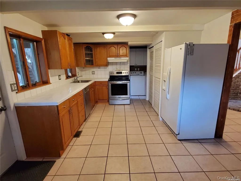 28 Longhorn Lane, Brookhaven, NY, 4 Bedrooms Bedrooms, 8 Rooms Rooms,2 BathroomsBathrooms,Residential Lease,For Rent,Longhorn,0,1012205 28 Longhorn Lane, Brookhaven, NY, 4 Bedrooms Bedrooms, 8 Rooms Rooms,2 BathroomsBathrooms,Residential Lease,For Rent,Longhorn,0,1012205