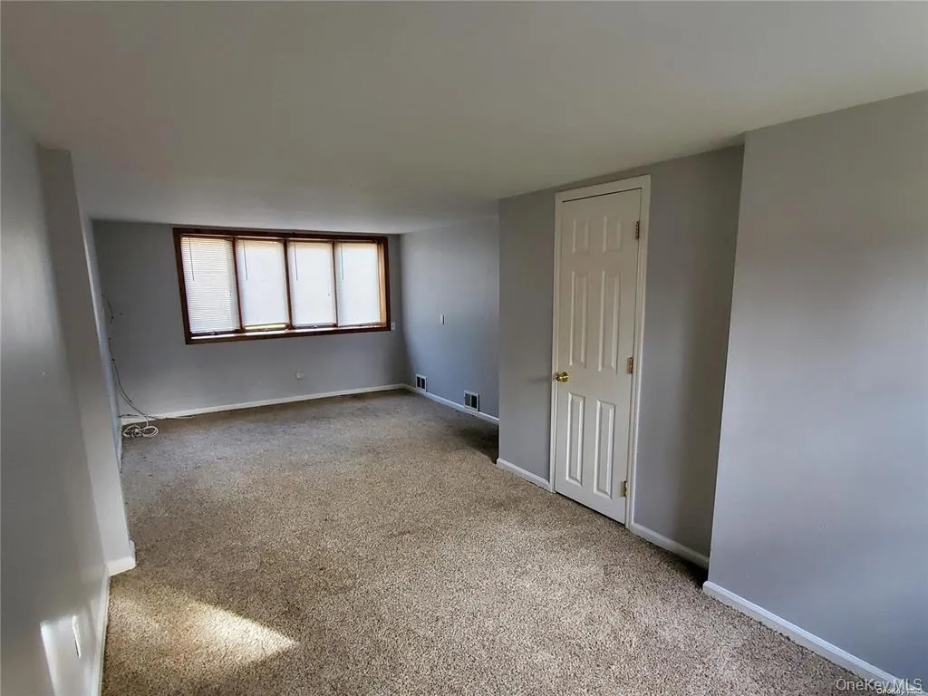 28 Longhorn Lane, Brookhaven, NY, 4 Bedrooms Bedrooms, 8 Rooms Rooms,2 BathroomsBathrooms,Residential Lease,For Rent,Longhorn,0,1012205 28 Longhorn Lane, Brookhaven, NY, 4 Bedrooms Bedrooms, 8 Rooms Rooms,2 BathroomsBathrooms,Residential Lease,For Rent,Longhorn,0,1012205