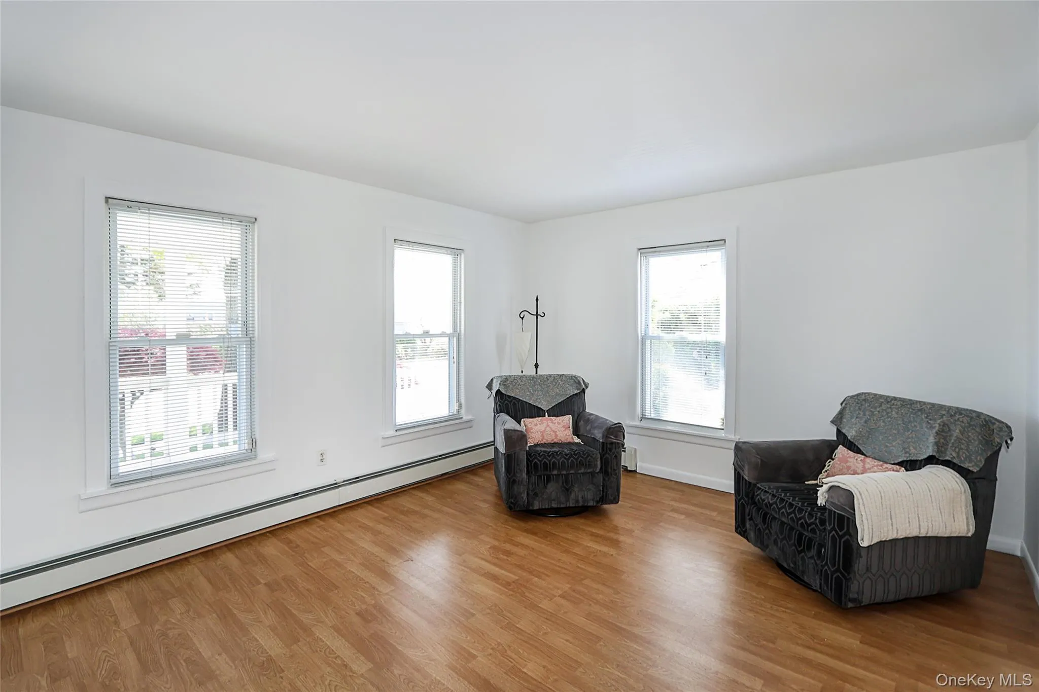 237 Fulton Street, North Hempstead, NY, 4 Bedrooms Bedrooms, 7 Rooms Rooms,2 BathroomsBathrooms,Residential,For Rent,Fulton,0,1012210 237 Fulton Street, North Hempstead, NY, 4 Bedrooms Bedrooms, 7 Rooms Rooms,2 BathroomsBathrooms,Residential,For Rent,Fulton,0,1012210