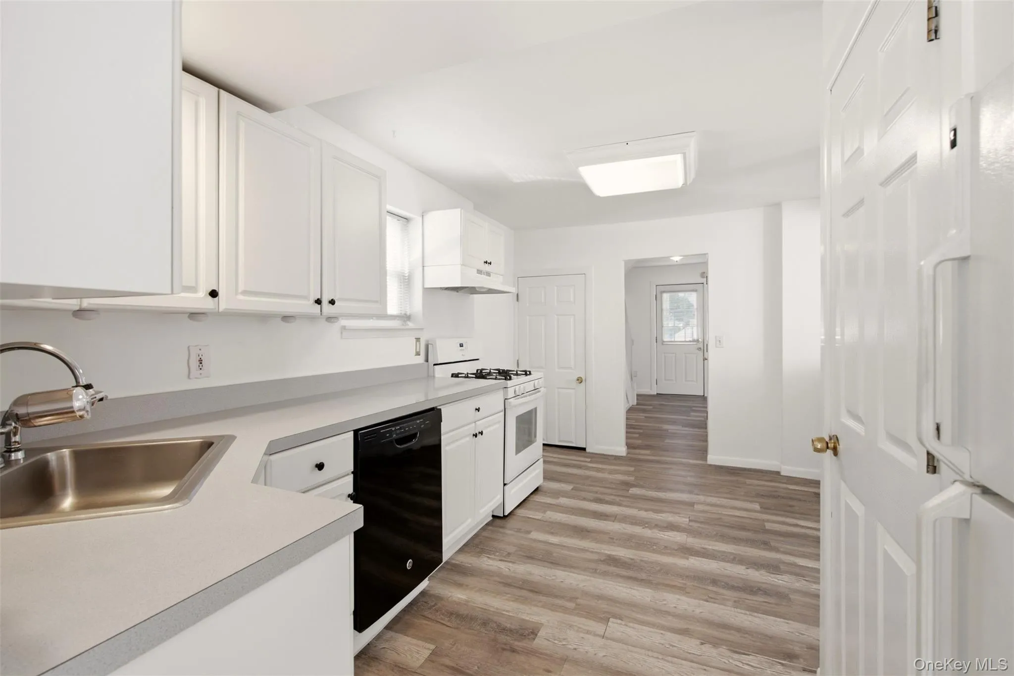 237 Fulton Street, North Hempstead, NY, 4 Bedrooms Bedrooms, 7 Rooms Rooms,2 BathroomsBathrooms,Residential,For Rent,Fulton,0,1012210 237 Fulton Street, North Hempstead, NY, 4 Bedrooms Bedrooms, 7 Rooms Rooms,2 BathroomsBathrooms,Residential,For Rent,Fulton,0,1012210