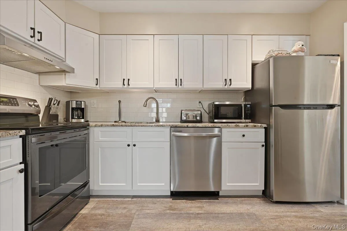 127 Laurel Lane, Hempstead, NY, 1 Bedroom Bedrooms, 4 Rooms Rooms,1 BathroomBathrooms,Residential,For Rent,Laurel,0,1012211 127 Laurel Lane, Hempstead, NY, 1 Bedroom Bedrooms, 4 Rooms Rooms,1 BathroomBathrooms,Residential,For Rent,Laurel,0,1012211