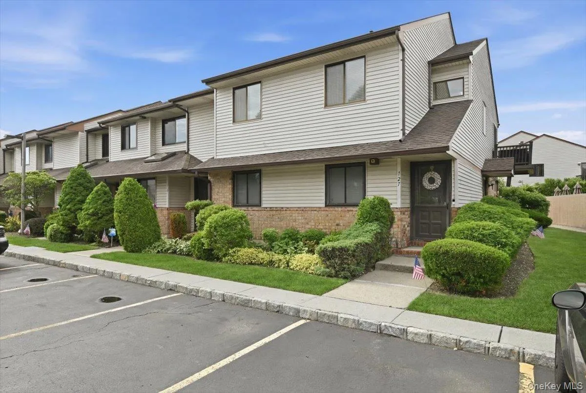 127 Laurel Lane, Hempstead, NY, 1 Bedroom Bedrooms, 4 Rooms Rooms,1 BathroomBathrooms,Residential,For Rent,Laurel,0,1012211 127 Laurel Lane, Hempstead, NY, 1 Bedroom Bedrooms, 4 Rooms Rooms,1 BathroomBathrooms,Residential,For Rent,Laurel,0,1012211