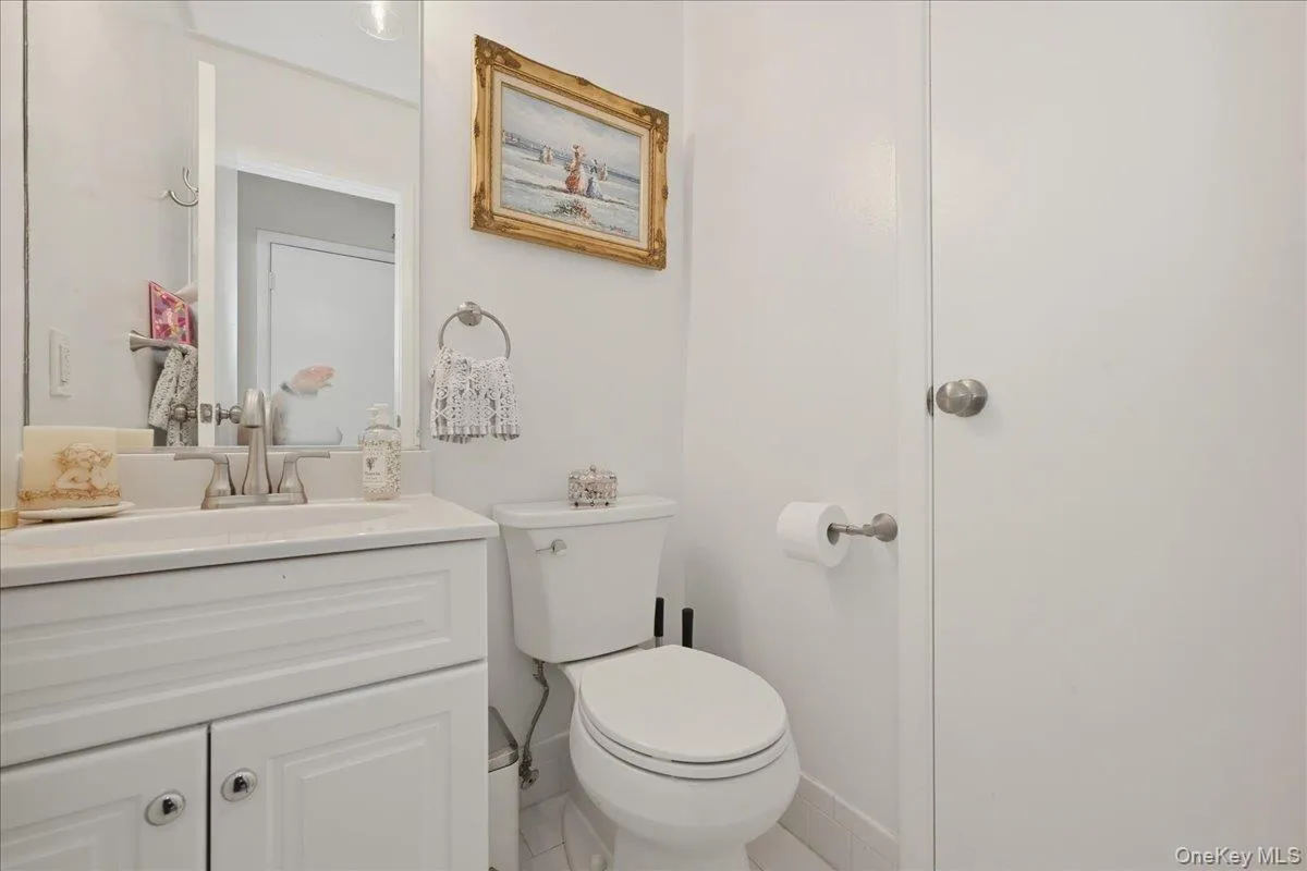 127 Laurel Lane, Hempstead, NY, 1 Bedroom Bedrooms, 4 Rooms Rooms,1 BathroomBathrooms,Residential,For Rent,Laurel,0,1012211 127 Laurel Lane, Hempstead, NY, 1 Bedroom Bedrooms, 4 Rooms Rooms,1 BathroomBathrooms,Residential,For Rent,Laurel,0,1012211