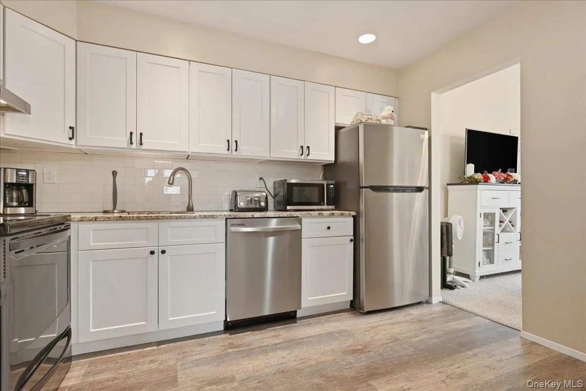 127 Laurel Lane, Hempstead, NY, 1 Bedroom Bedrooms, 4 Rooms Rooms,1 BathroomBathrooms,Residential,For Rent,Laurel,0,1012211 127 Laurel Lane, Hempstead, NY, 1 Bedroom Bedrooms, 4 Rooms Rooms,1 BathroomBathrooms,Residential,For Rent,Laurel,0,1012211