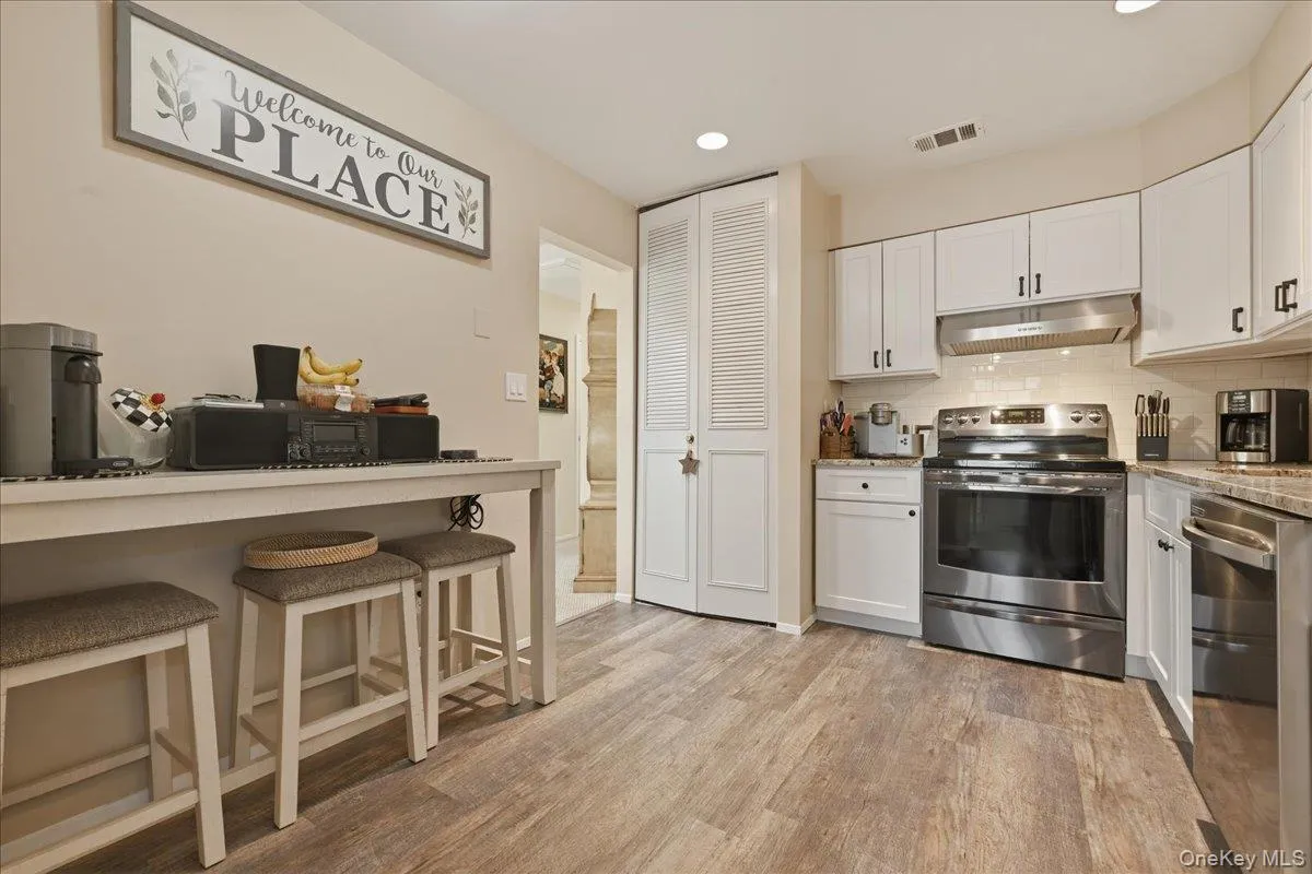 127 Laurel Lane, Hempstead, NY, 1 Bedroom Bedrooms, 4 Rooms Rooms,1 BathroomBathrooms,Residential,For Rent,Laurel,0,1012211 127 Laurel Lane, Hempstead, NY, 1 Bedroom Bedrooms, 4 Rooms Rooms,1 BathroomBathrooms,Residential,For Rent,Laurel,0,1012211
