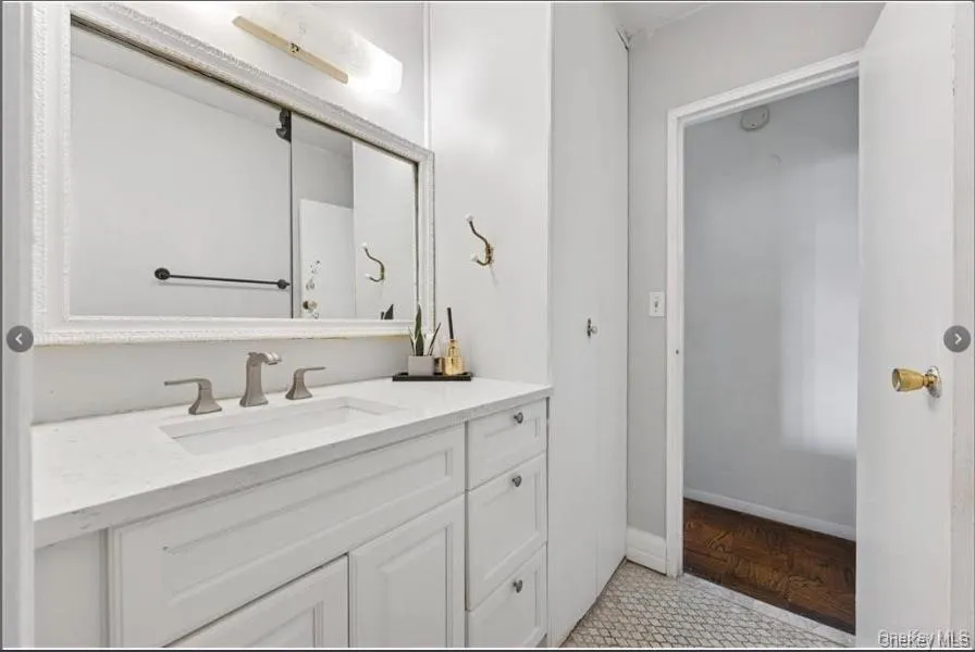 1085 Warburton Avenue, Yonkers, NY, 2 Bedrooms Bedrooms, 7 Rooms Rooms,1 BathroomBathrooms,Residential,For Rent,Warburton,0,1012214 1085 Warburton Avenue, Yonkers, NY, 2 Bedrooms Bedrooms, 7 Rooms Rooms,1 BathroomBathrooms,Residential,For Rent,Warburton,0,1012214