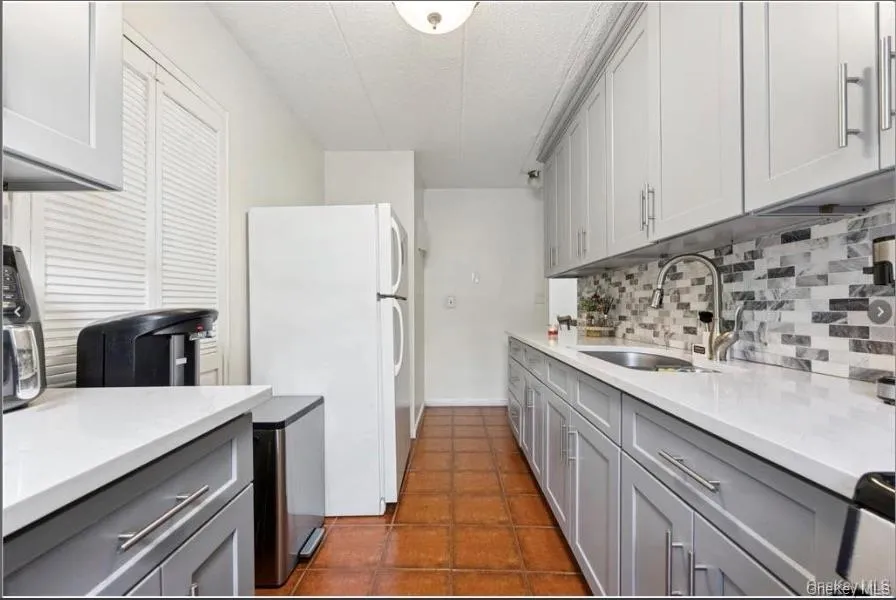 1085 Warburton Avenue, Yonkers, NY, 2 Bedrooms Bedrooms, 7 Rooms Rooms,1 BathroomBathrooms,Residential,For Rent,Warburton,0,1012214 1085 Warburton Avenue, Yonkers, NY, 2 Bedrooms Bedrooms, 7 Rooms Rooms,1 BathroomBathrooms,Residential,For Rent,Warburton,0,1012214