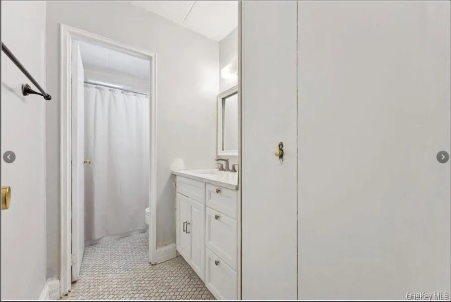 1085 Warburton Avenue, Yonkers, NY, 2 Bedrooms Bedrooms, 7 Rooms Rooms,1 BathroomBathrooms,Residential,For Rent,Warburton,0,1012214 1085 Warburton Avenue, Yonkers, NY, 2 Bedrooms Bedrooms, 7 Rooms Rooms,1 BathroomBathrooms,Residential,For Rent,Warburton,0,1012214