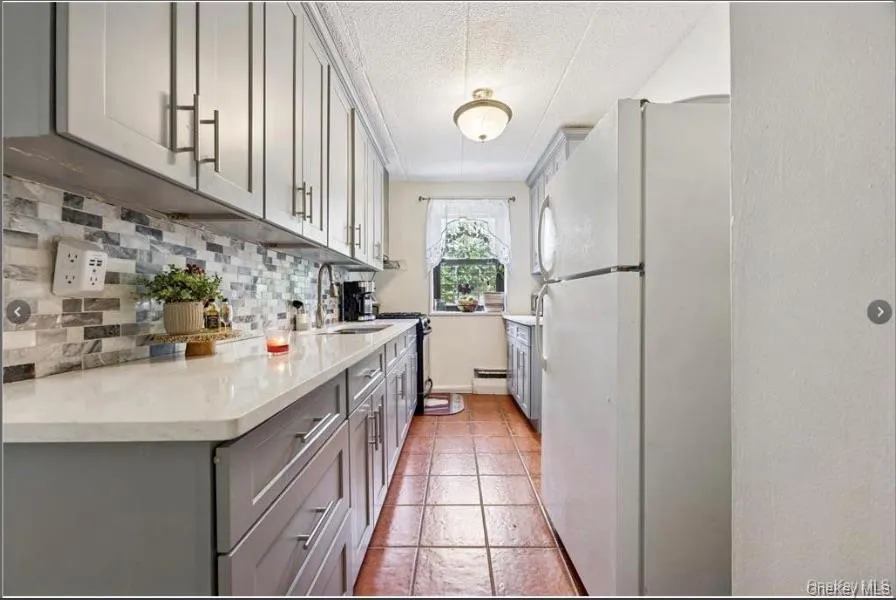 1085 Warburton Avenue, Yonkers, NY, 2 Bedrooms Bedrooms, 7 Rooms Rooms,1 BathroomBathrooms,Residential,For Rent,Warburton,0,1012214 1085 Warburton Avenue, Yonkers, NY, 2 Bedrooms Bedrooms, 7 Rooms Rooms,1 BathroomBathrooms,Residential,For Rent,Warburton,0,1012214