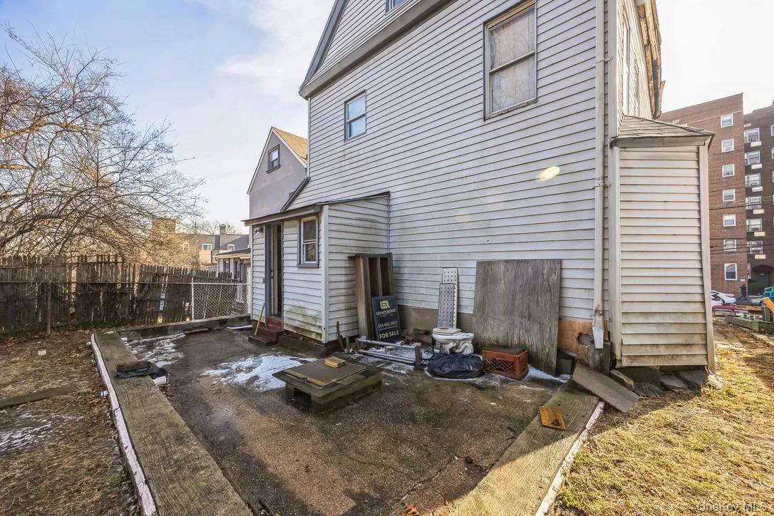 1052 Mc Lean Avenue, Yonkers, NY, 3 Bedrooms Bedrooms, 5 Rooms Rooms,2 BathroomsBathrooms,Residential,For Rent,Mc Lean,0,1012215 1052 Mc Lean Avenue, Yonkers, NY, 3 Bedrooms Bedrooms, 5 Rooms Rooms,2 BathroomsBathrooms,Residential,For Rent,Mc Lean,0,1012215