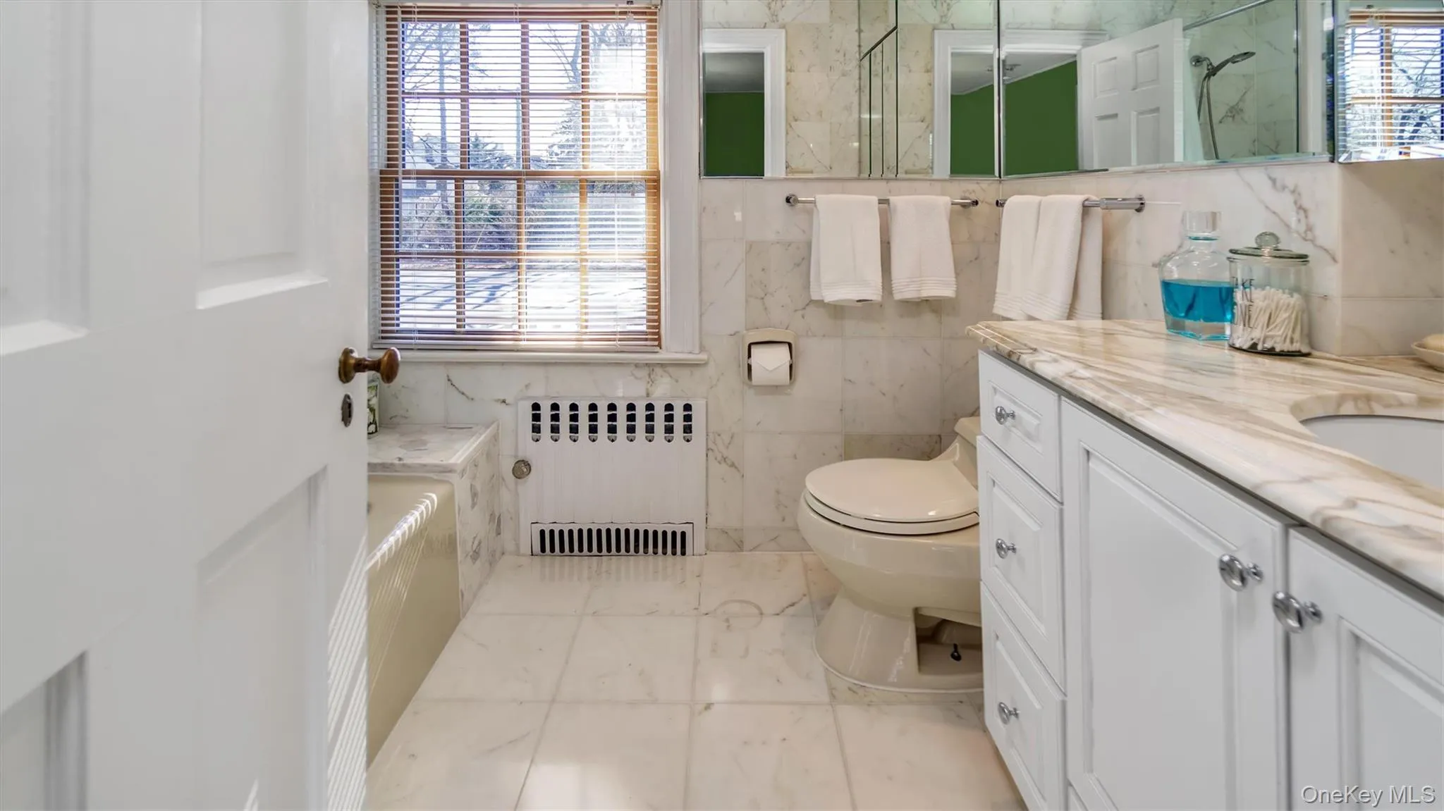 Full Bath Full Bath