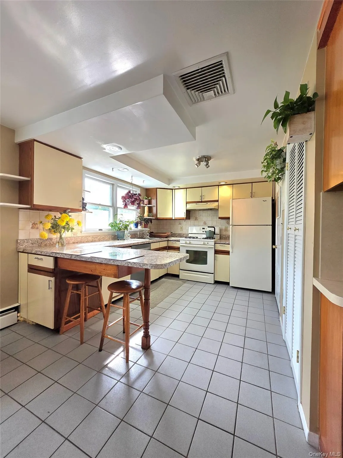 667 Plaza Avenue, Mamaroneck, NY, 3 Bedrooms Bedrooms, 6 Rooms Rooms,1 BathroomBathrooms,Residential,For Rent,Plaza,0,1012218 667 Plaza Avenue, Mamaroneck, NY, 3 Bedrooms Bedrooms, 6 Rooms Rooms,1 BathroomBathrooms,Residential,For Rent,Plaza,0,1012218