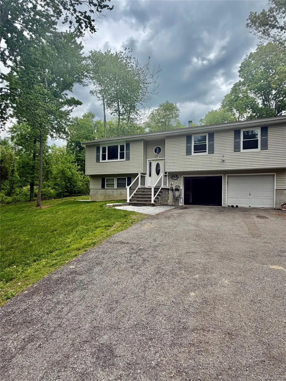 46 Rogers Road, Hyde Park, NY, 3 Bedrooms Bedrooms, 7 Rooms Rooms,2 BathroomsBathrooms,Residential,For Rent,Rogers,0,1012221 46 Rogers Road, Hyde Park, NY, 3 Bedrooms Bedrooms, 7 Rooms Rooms,2 BathroomsBathrooms,Residential,For Rent,Rogers,0,1012221