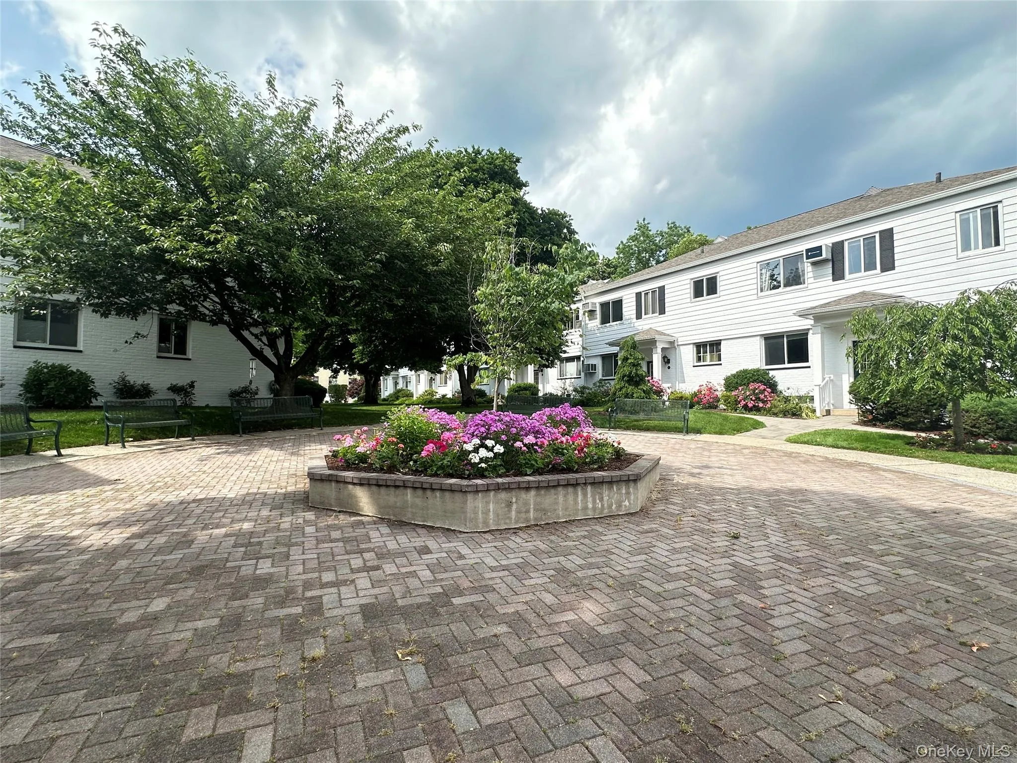 Beautiful professionally landscaped grounds. Common BBQ area overlooking the Harbor. Beautiful professionally landscaped grounds. Common BBQ area overlooking the Harbor.