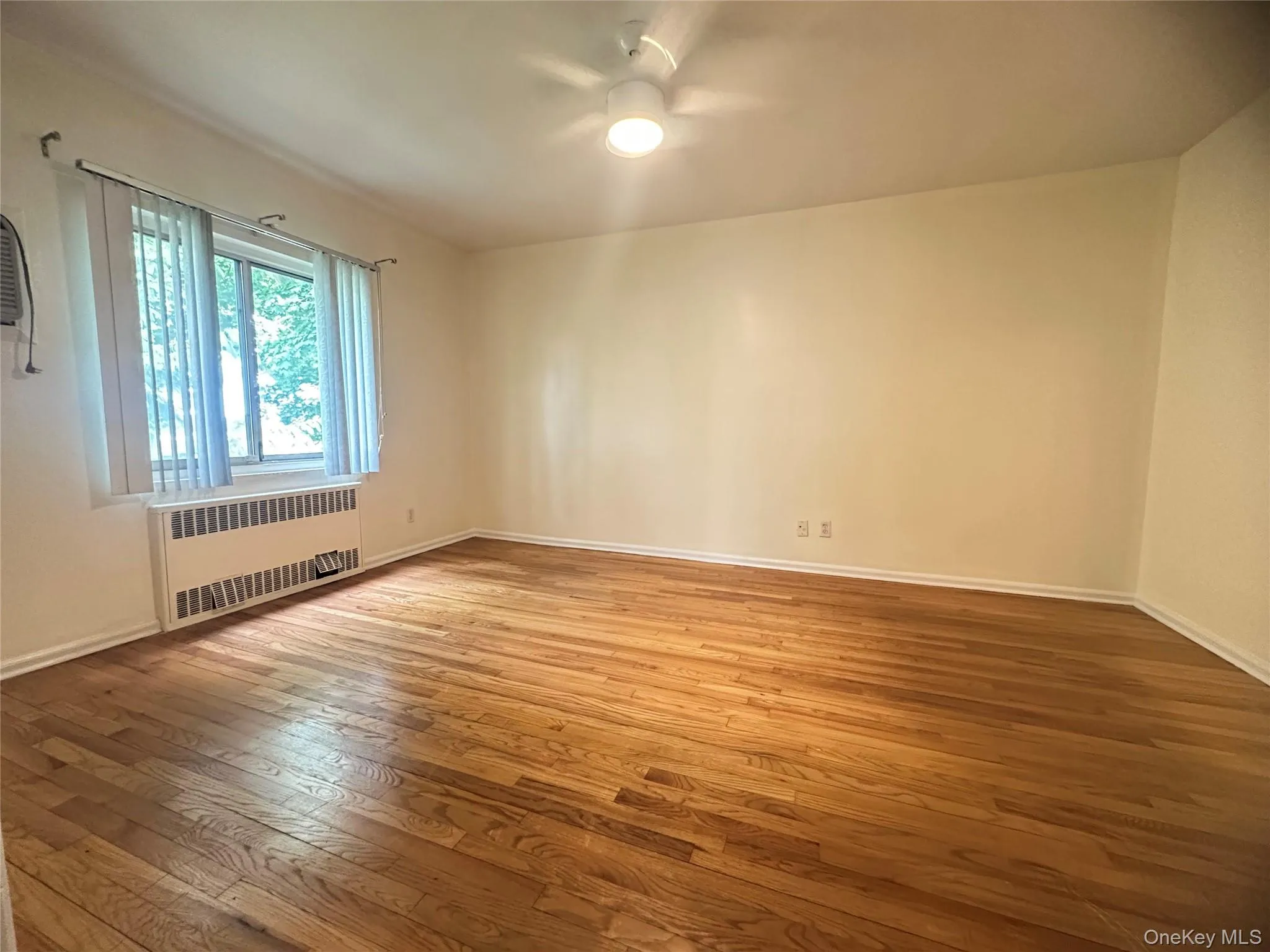 Bedroom 2, with in-wall AC, 2 door storge closet, ceiling fan. Bedroom 2, with in-wall AC, 2 door storge closet, ceiling fan.