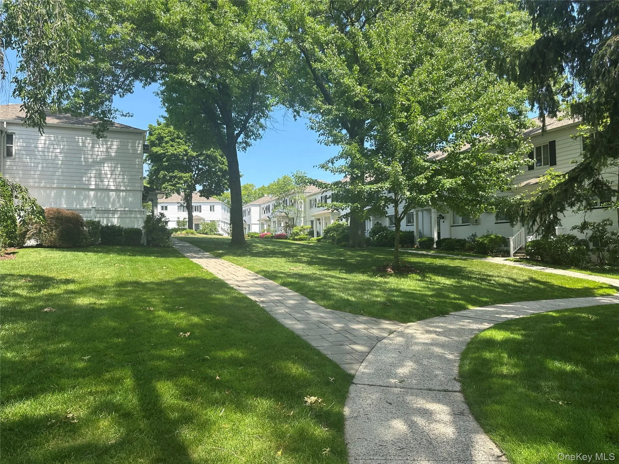Park like setting of Fenimore Gardens. Each building is 2 floors. # 129B shares entry hall with 1 other unit. Park like setting of Fenimore Gardens. Each building is 2 floors. # 129B shares entry hall with 1 other unit.