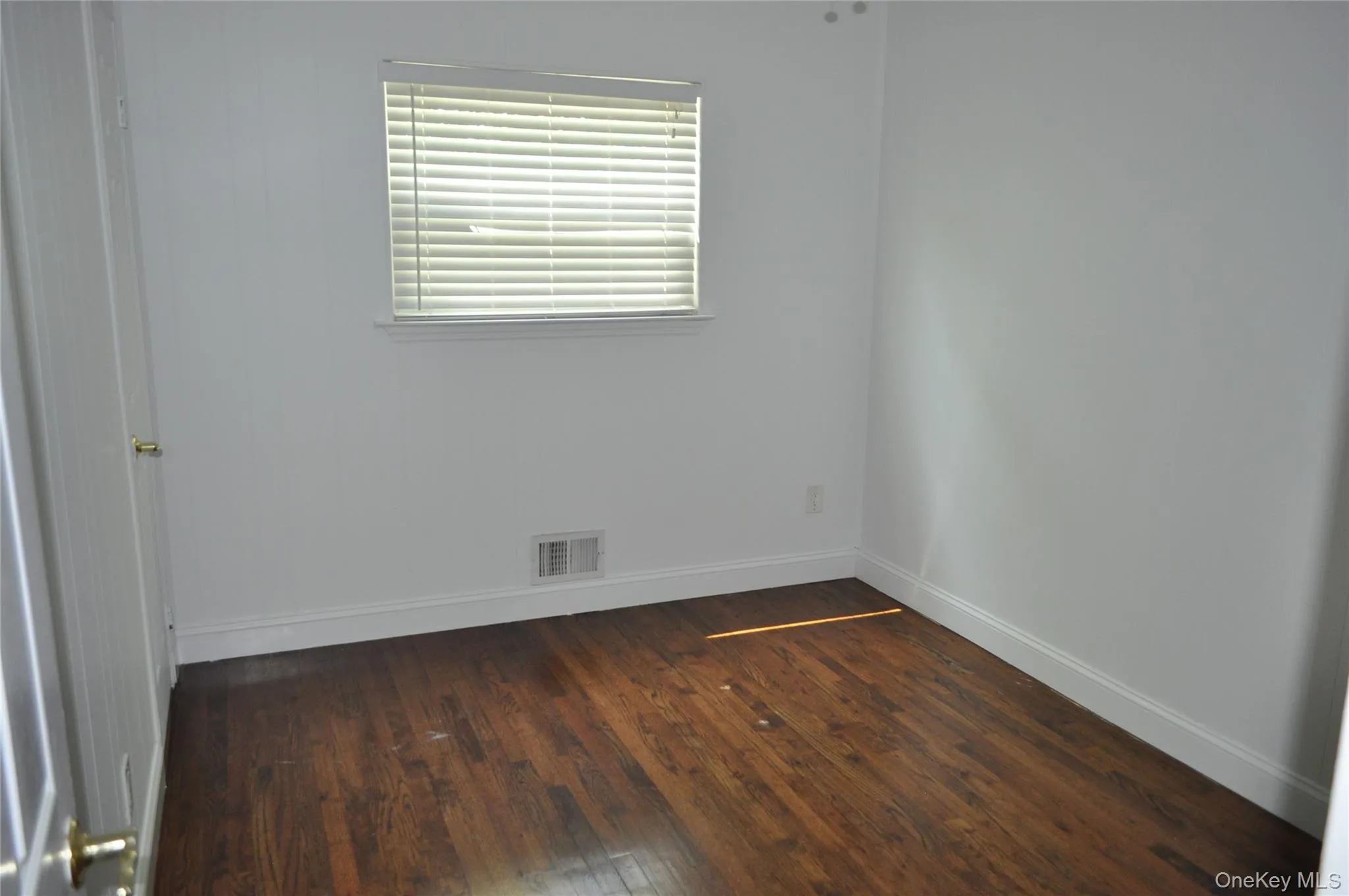17 Circle Drive, Brookhaven, NY, 3 Bedrooms Bedrooms, 6 Rooms Rooms,1 BathroomBathrooms,Residential Lease,For Rent,Circle,0,KEY1012226 17 Circle Drive, Brookhaven, NY, 3 Bedrooms Bedrooms, 6 Rooms Rooms,1 BathroomBathrooms,Residential Lease,For Rent,Circle,0,KEY1012226